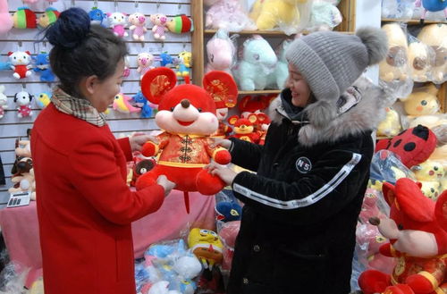 鼠你最紅 鼠元素春節(jié)商品走俏，玩具銷售熱度飆升